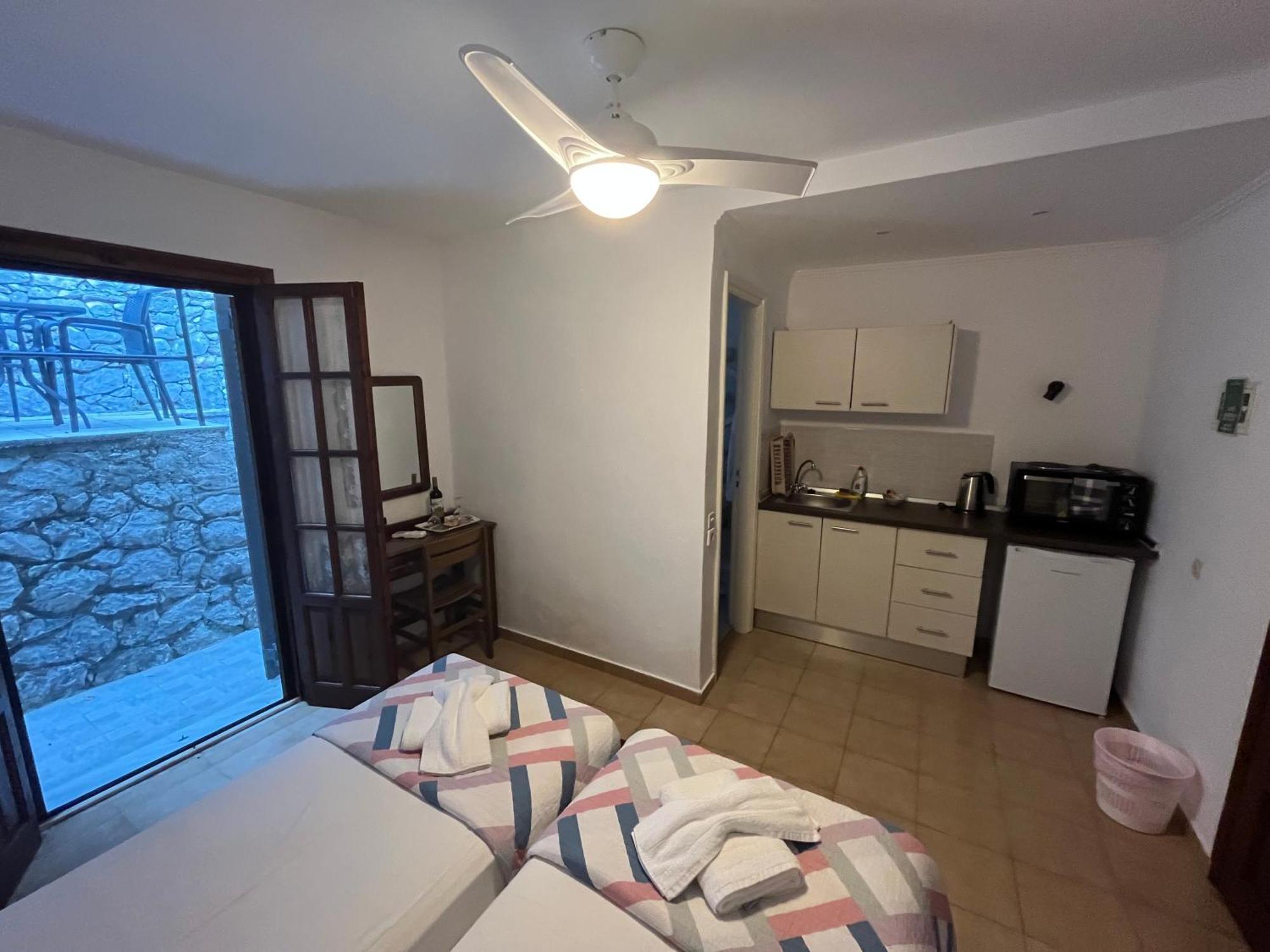 Villa Perris Studios Kassiopi Extérieur photo